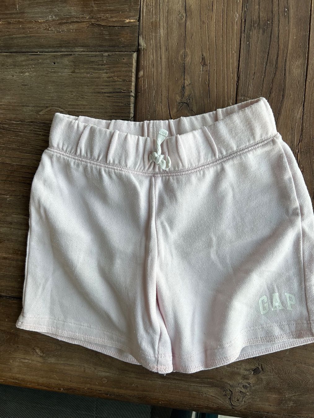 Gap Pantaloni: Shorts GAP 116 rosa – Usato da Wohlen b. Bern venduto da Beppe99