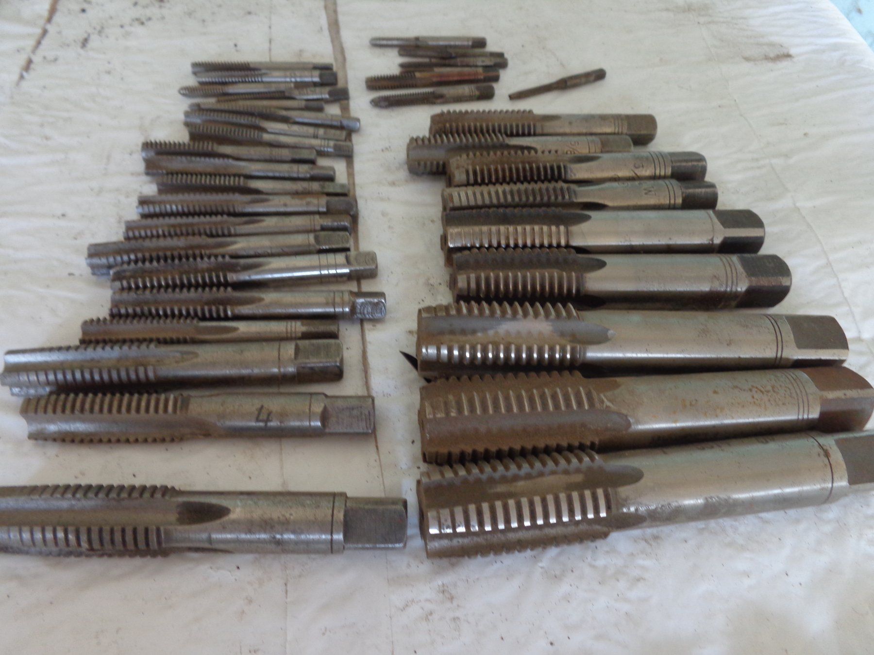 Tous les outils: 3 .Gewindeschneideset Gross Diverse Einsätze – D'occasion à Liestal par Gecko16 7