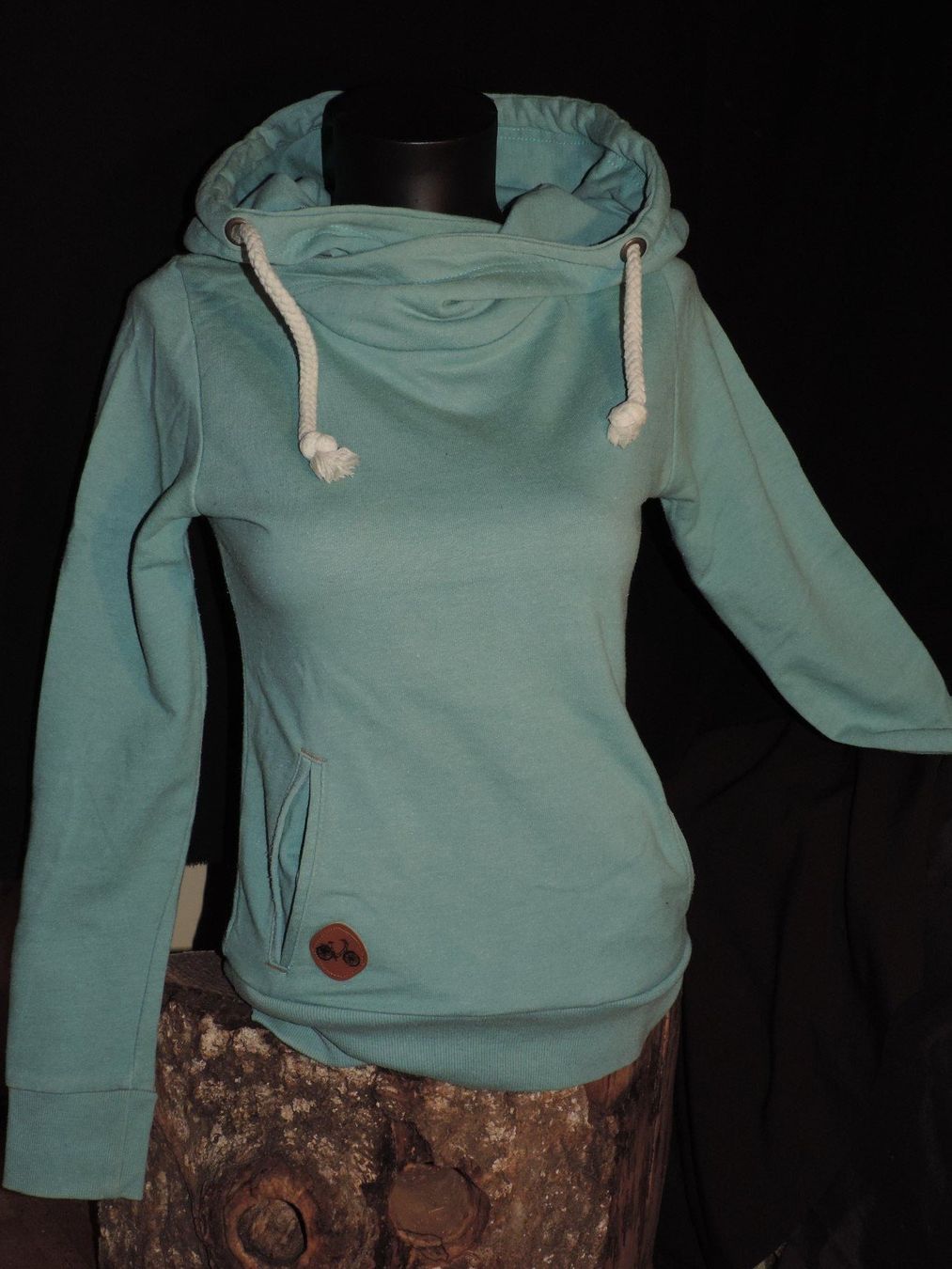 Pulls & Sweat-shirts: sweat bleu turquoise à capuche – D'occasion à Genève par Axelle333 1