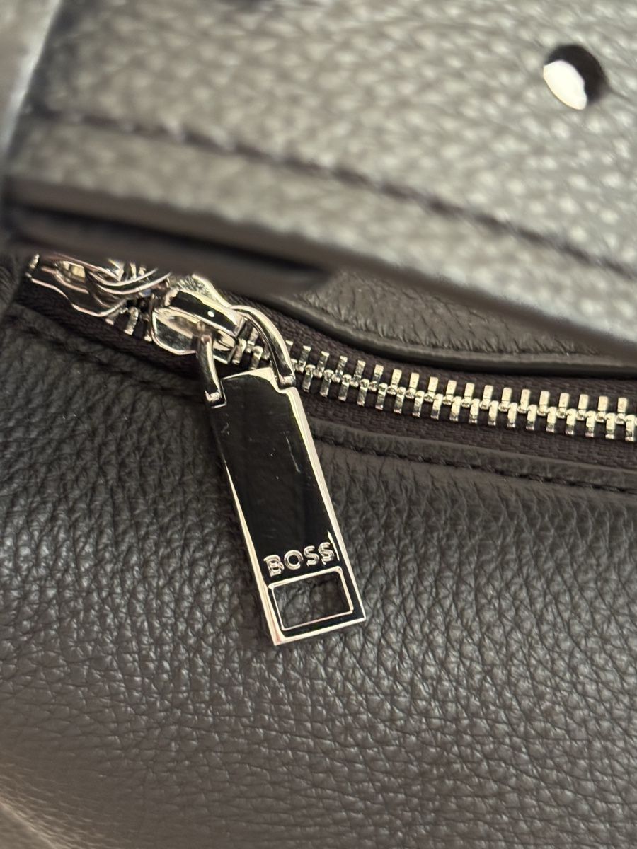 Hugo Boss Taschen für Damen: Hugo Boss new Leather Bag – Neu (gemäss Beschreibung) aus Thalwil von Iconicfashion 3