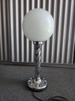 Mid Century Tischlampe weisses Opalglas & verchromte Säule