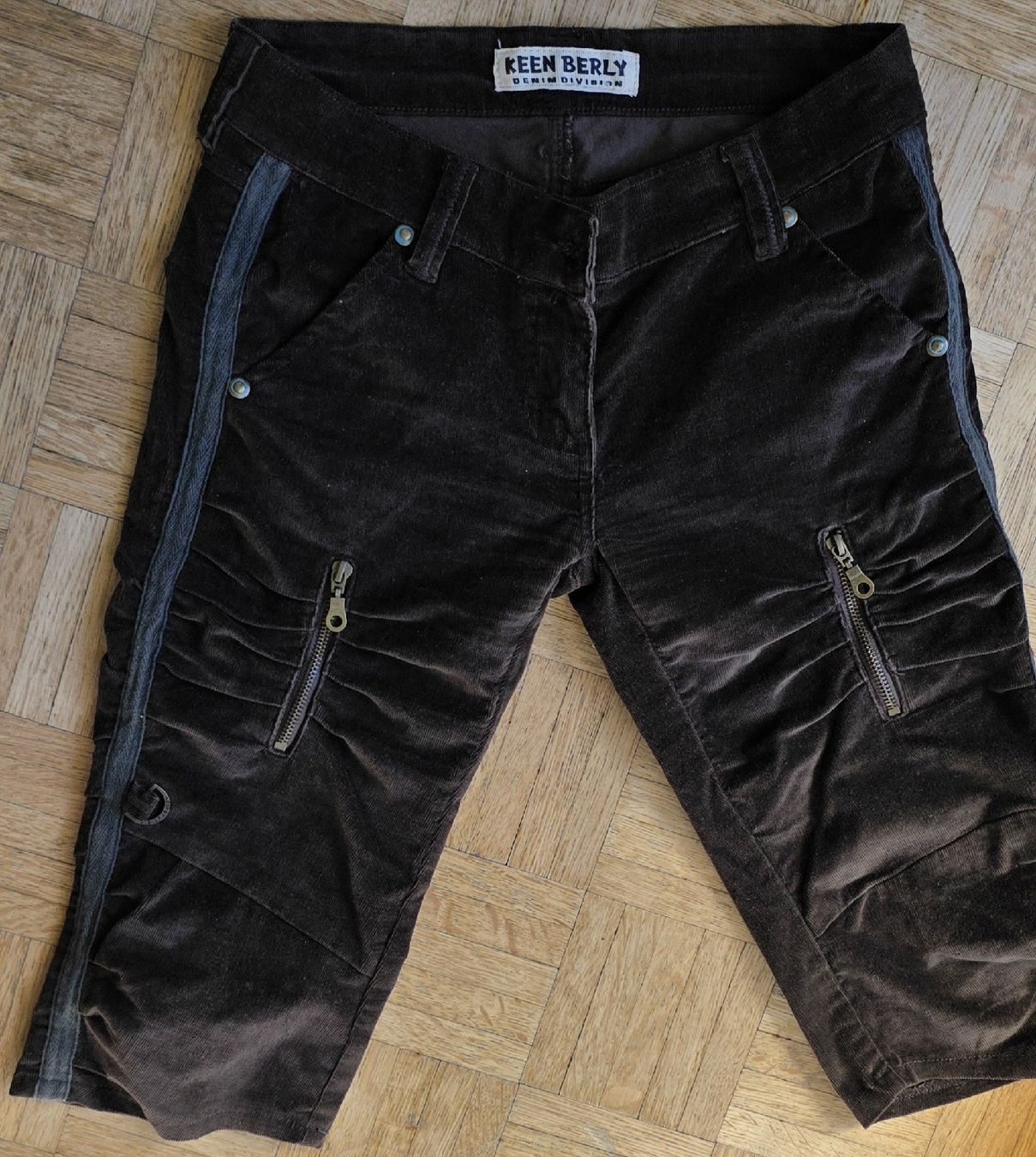 Pantaloni: Bermuda/pantalon 3/4 taille 36 Brun/marron – Usato da Yverdon-les-Bains venduto da van_dq65 1