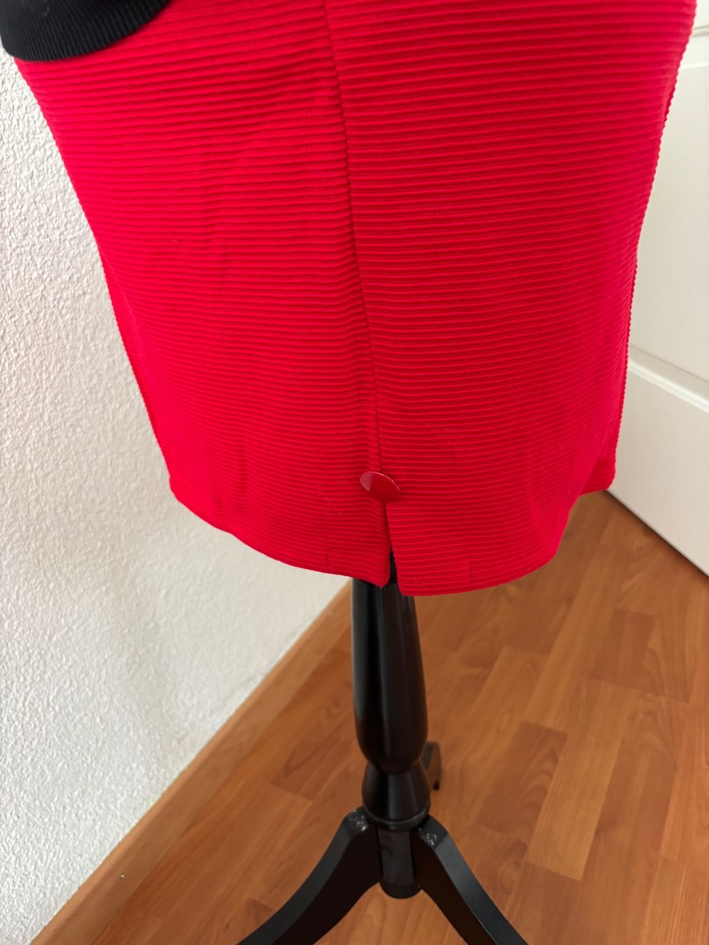 Gonne: Roter Mini Jupe – Usato da Balsthal venduto da Uroby 2