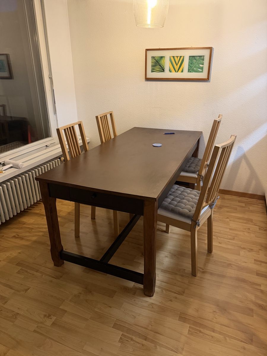 Set de table et chaises: Tisch + 4 Stühle – D'occasion à Zürich par can_5mdb 2