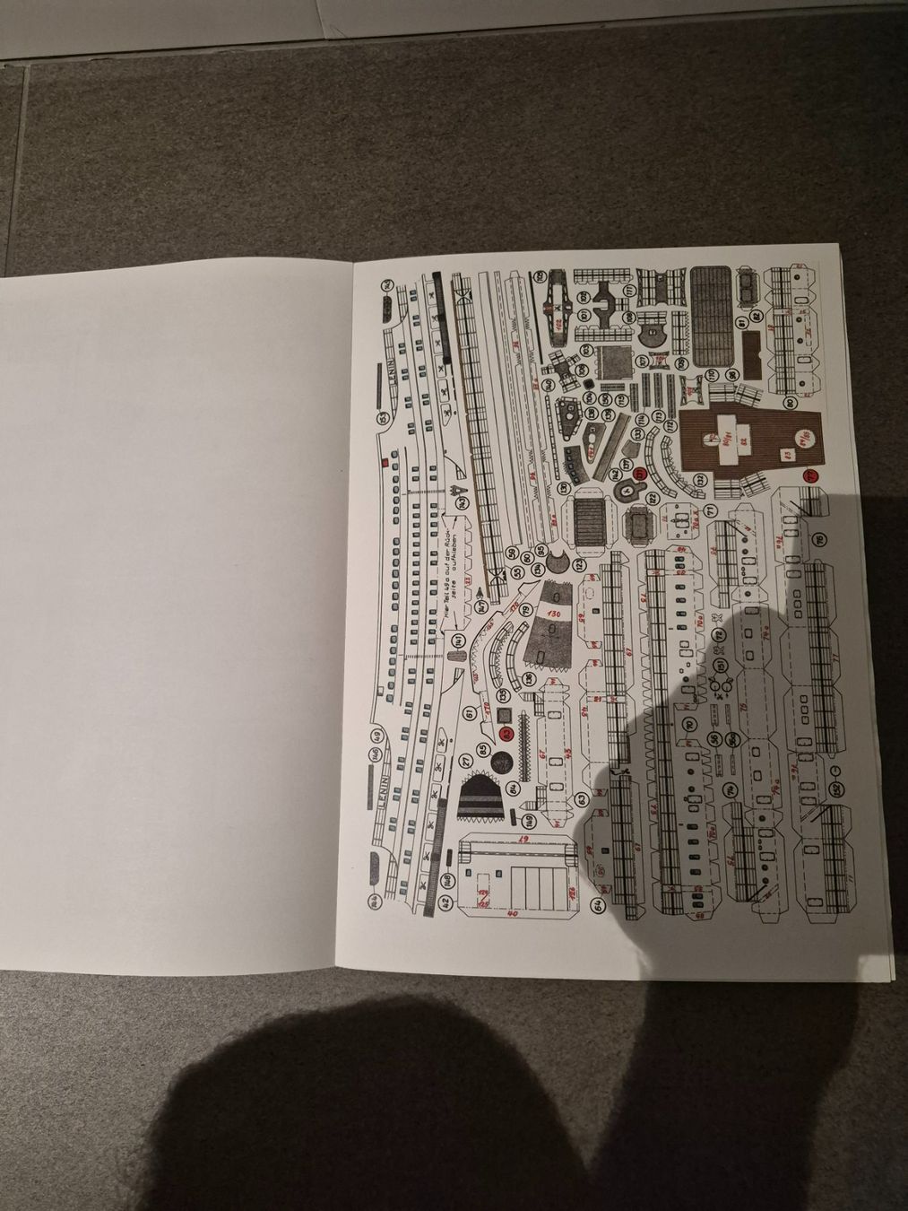 Modellbausätze & Standmodelle: Kartonmodell Atomeisbrecher Lenin – Gebraucht aus Guettingen von rutishauser01 1
