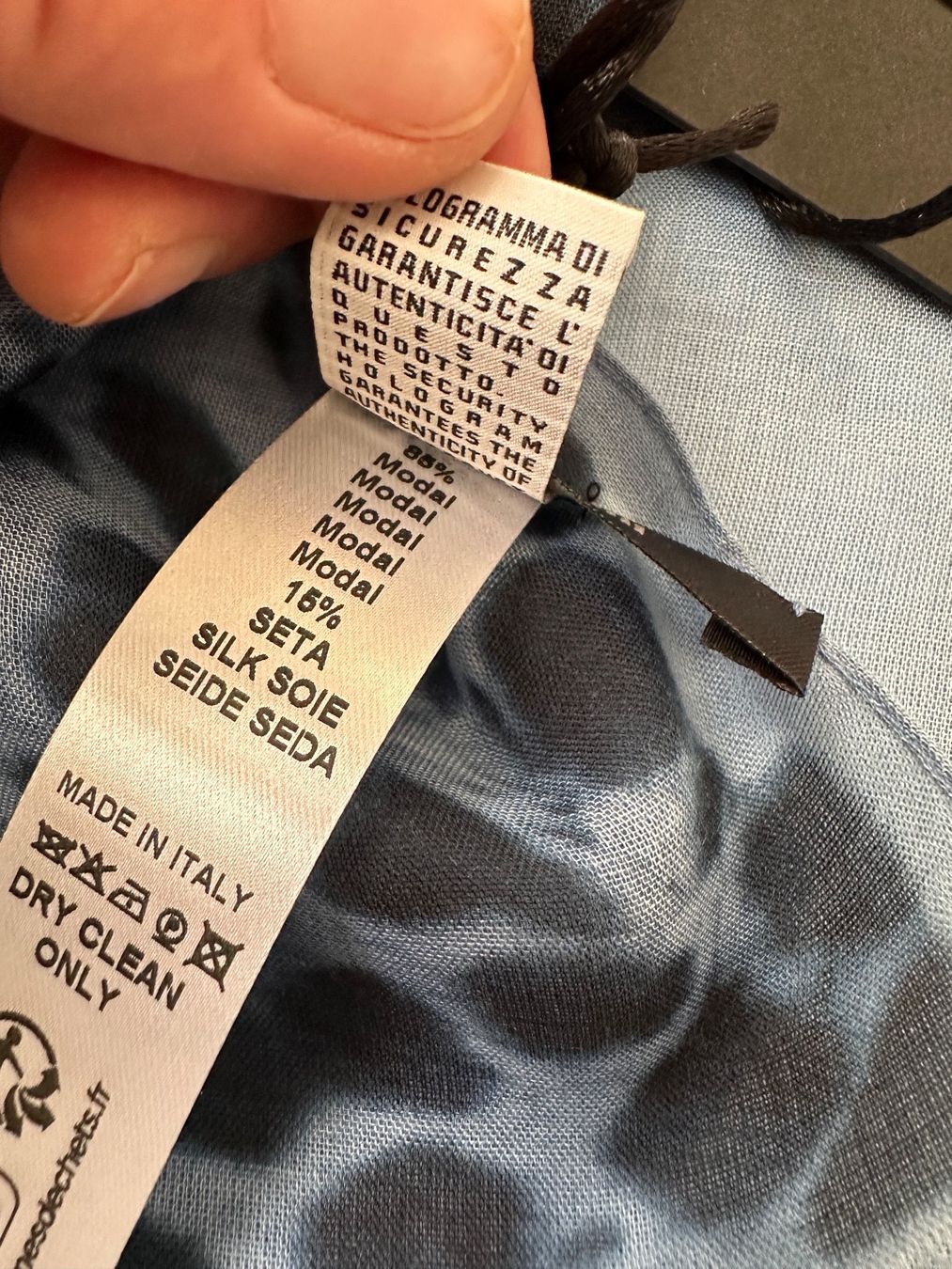 Roberto Cavalli Foulard & Sciarpe: Roberto Cavalli sciarpa – Nuovo e nell'imballaggio originale da Pregassona venduto da Reluxuryspace 5
