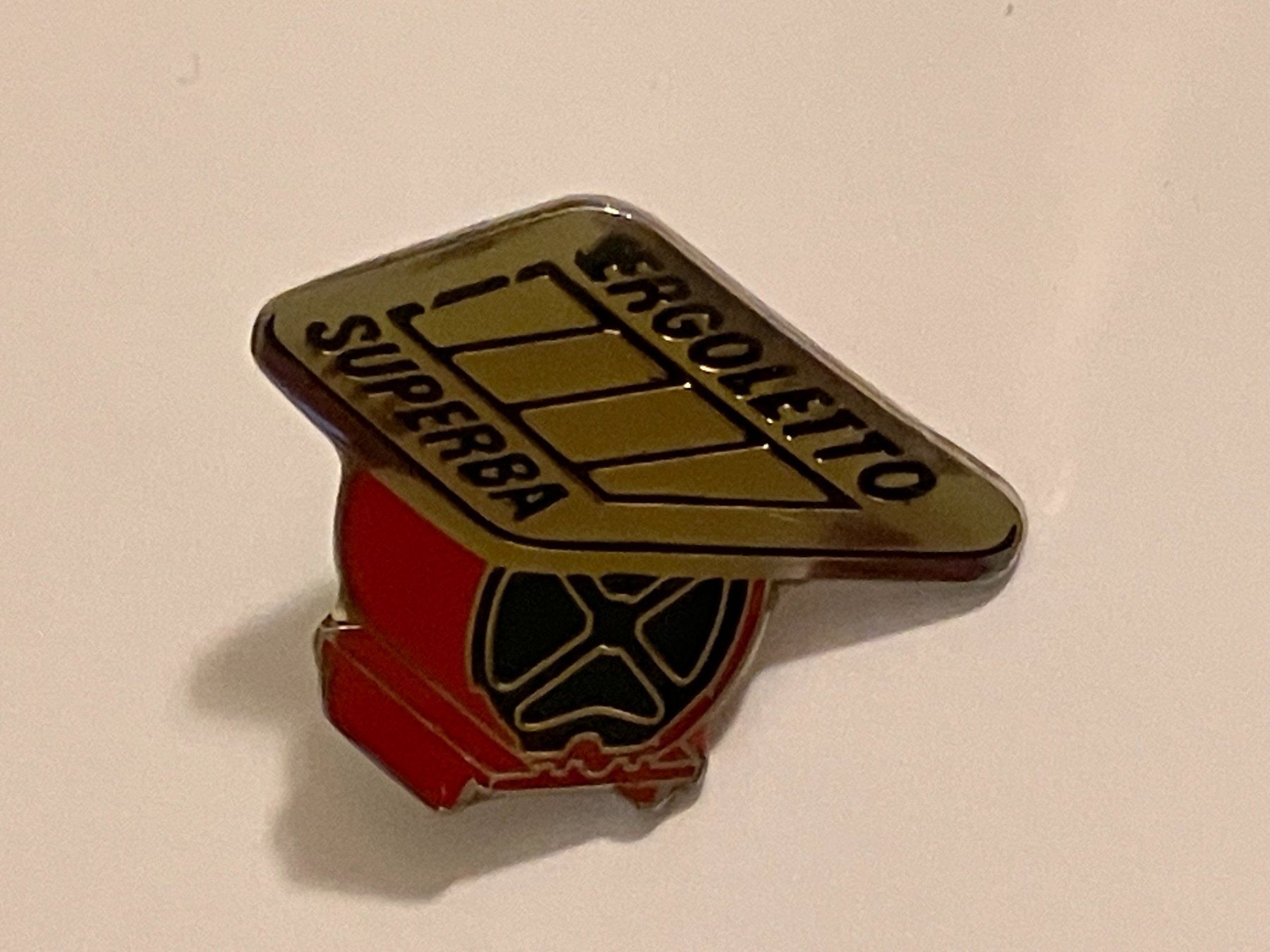 Placchette & Badge: 1 Pin Ergoletto Superba – Usato da Basel venduto da djwwpp