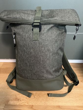 Grüner Rolltop-Rucksack, Marke Kenorada