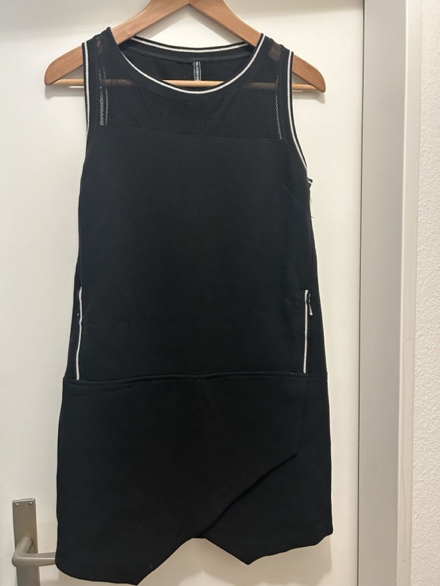 Kleider: Stylish Black Dress – Neu (gemäss Beschreibung) aus Zürich von sel_tvq7
