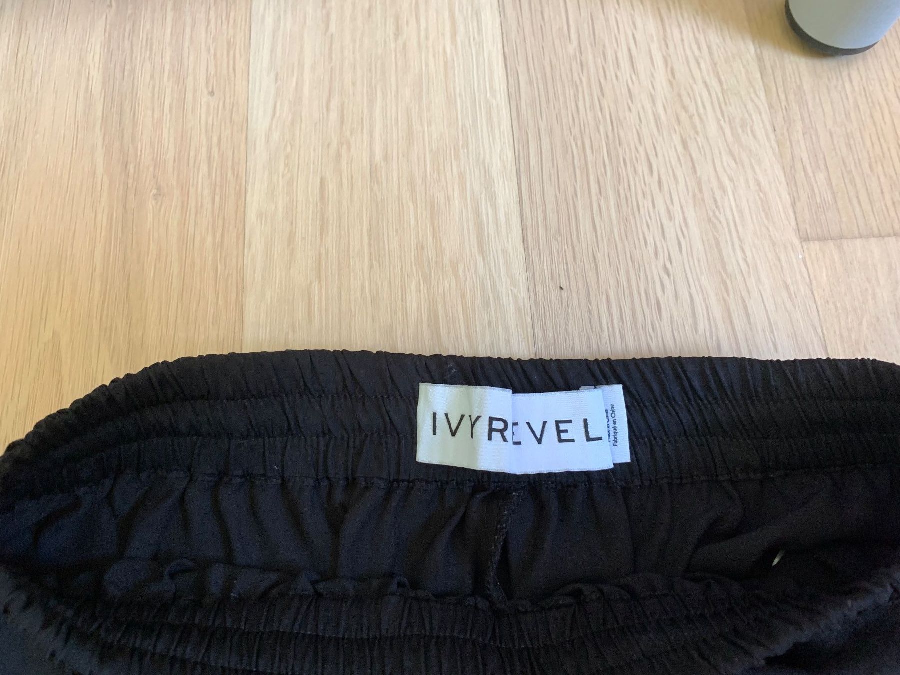 Pantaloni: Seidige Shorts von IvyRevel Gr. 34 – Usato da Solothurn venduto da anj_5zhn 1