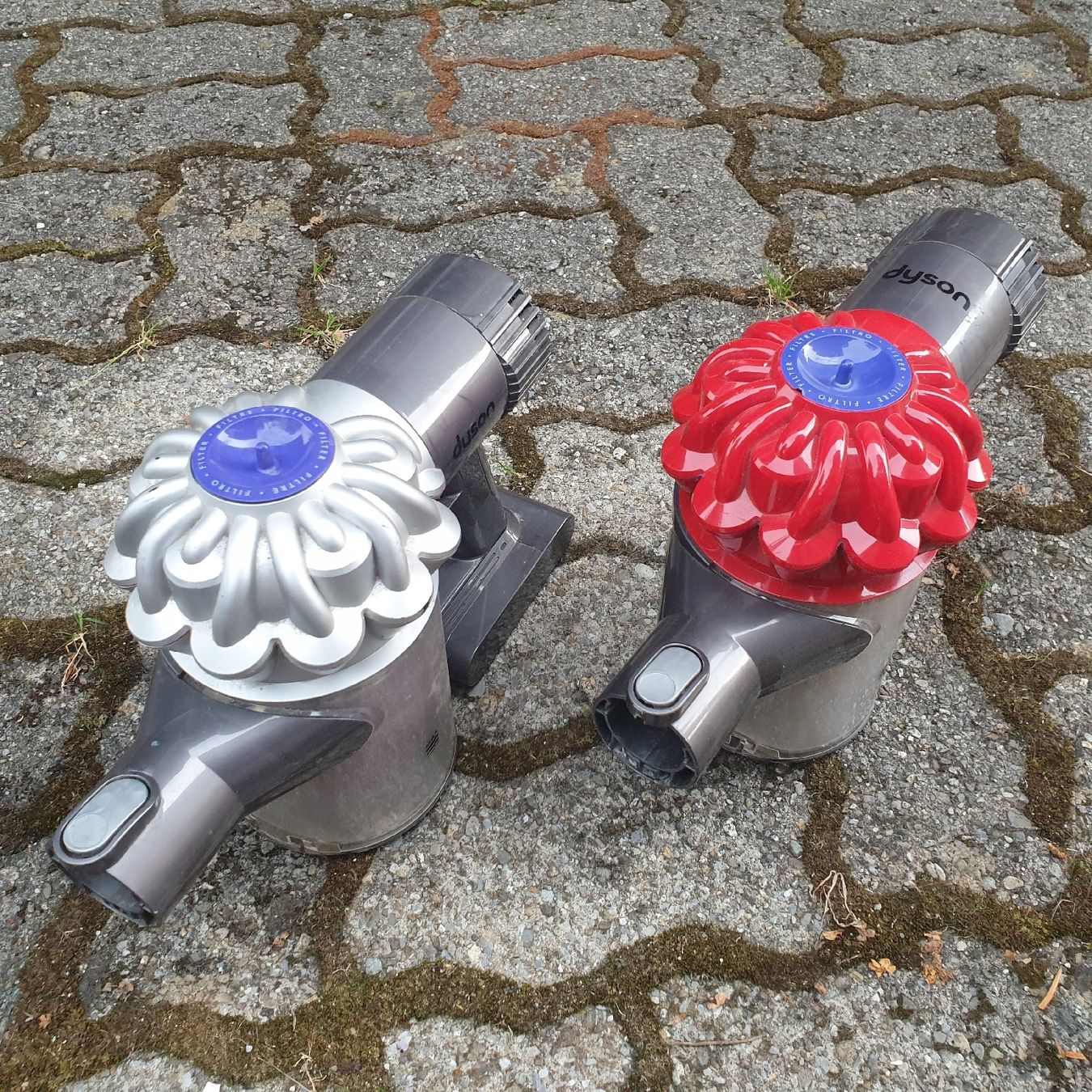 Dyson Aspirapolveri & Accessori: 2x Dyson DC62 + V6 Rot Staubsauger – Usato da Val D Illiez venduto da SnowRoof