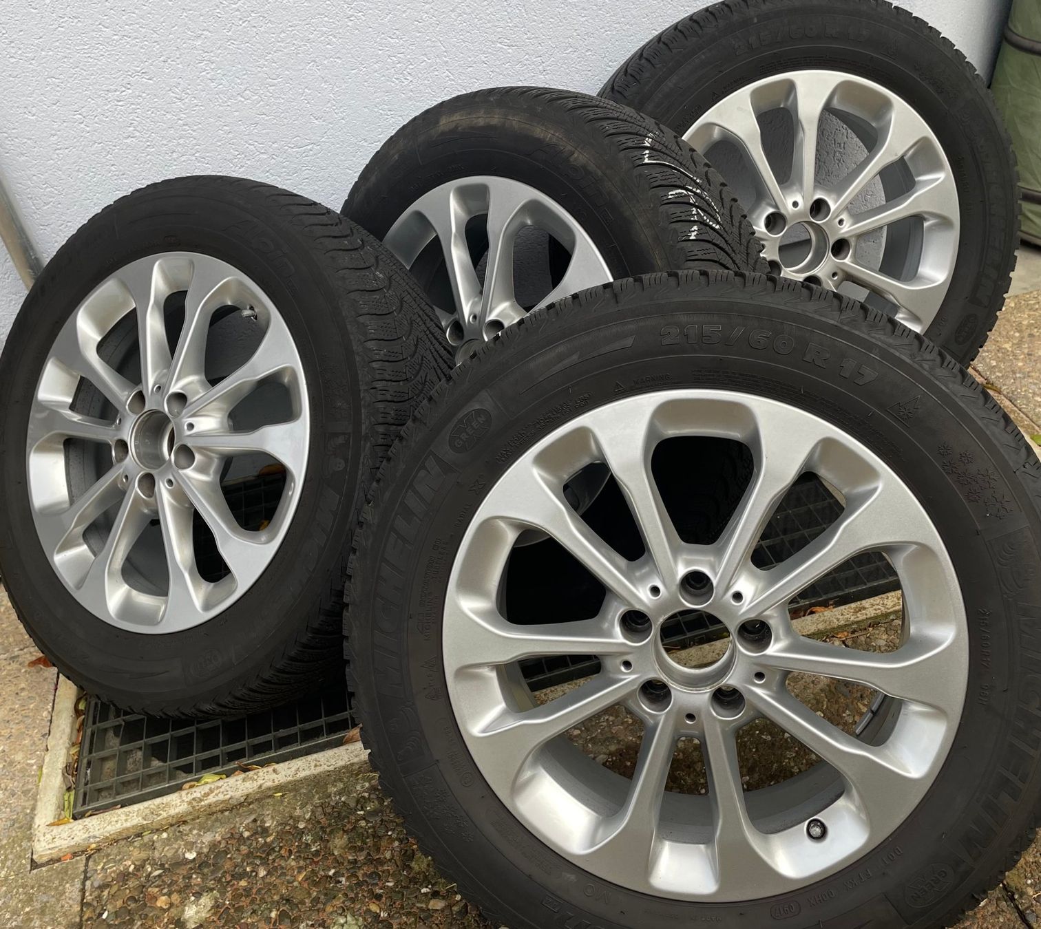 Mercedes-Benz Pneumatici & Ruote complete: Mercedes Komplett-Winterräder – Usato da Buckten venduto da Mrct