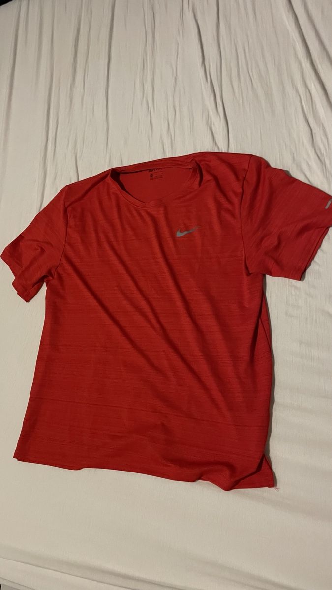 Nike T-shirts: Nike T-Shirt – D'occasion à Derendingen par iva_cm7m