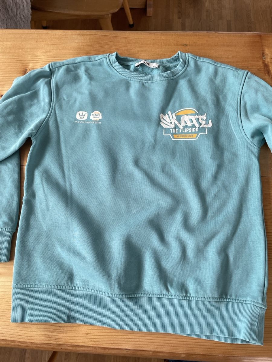 Lotti di vestiti: 3 coole Pullis und Hoodies – Usato da Zürich venduto da Lisaelena 4