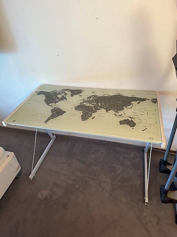 Tables: Glastisch – D'occasion à Wollerau par nikeyyty