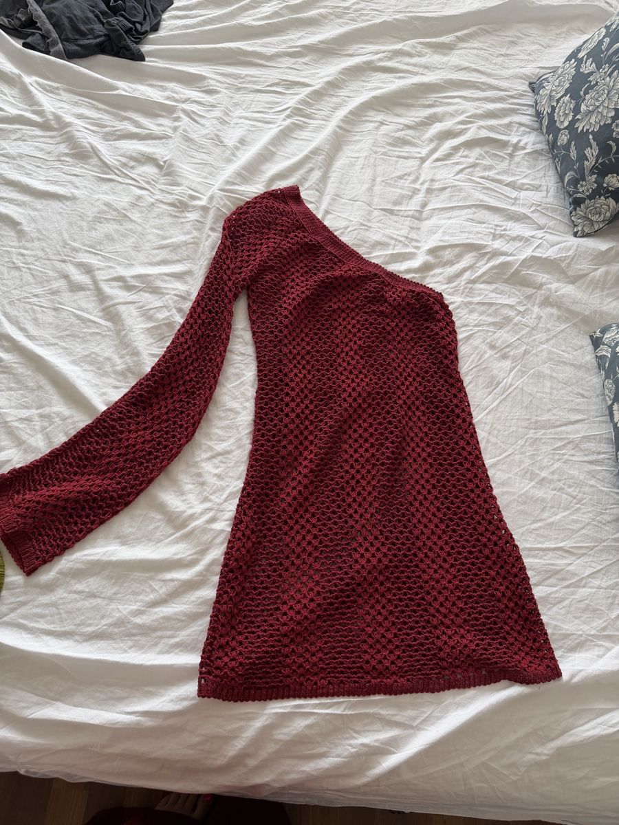 Pull&Bear Vestiti: Robe Pull&Bear rouge asymétrique taille  M bon état – Usato da Zürich venduto da liiinnnddaa
