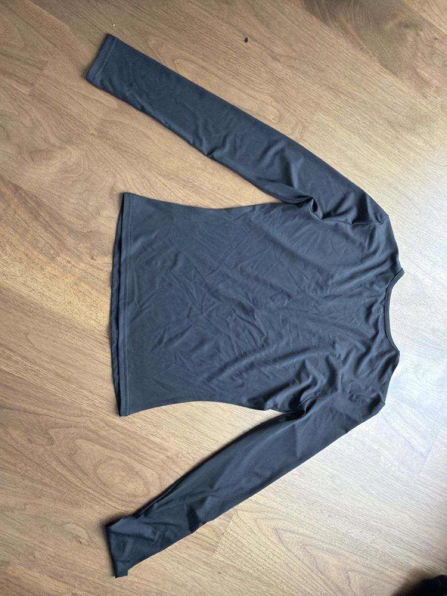 Tops: neues Langarmshirt mit Netz-Einsatz Gr. M – Neu (gemäss Beschreibung) aus Weggis von Doris 1