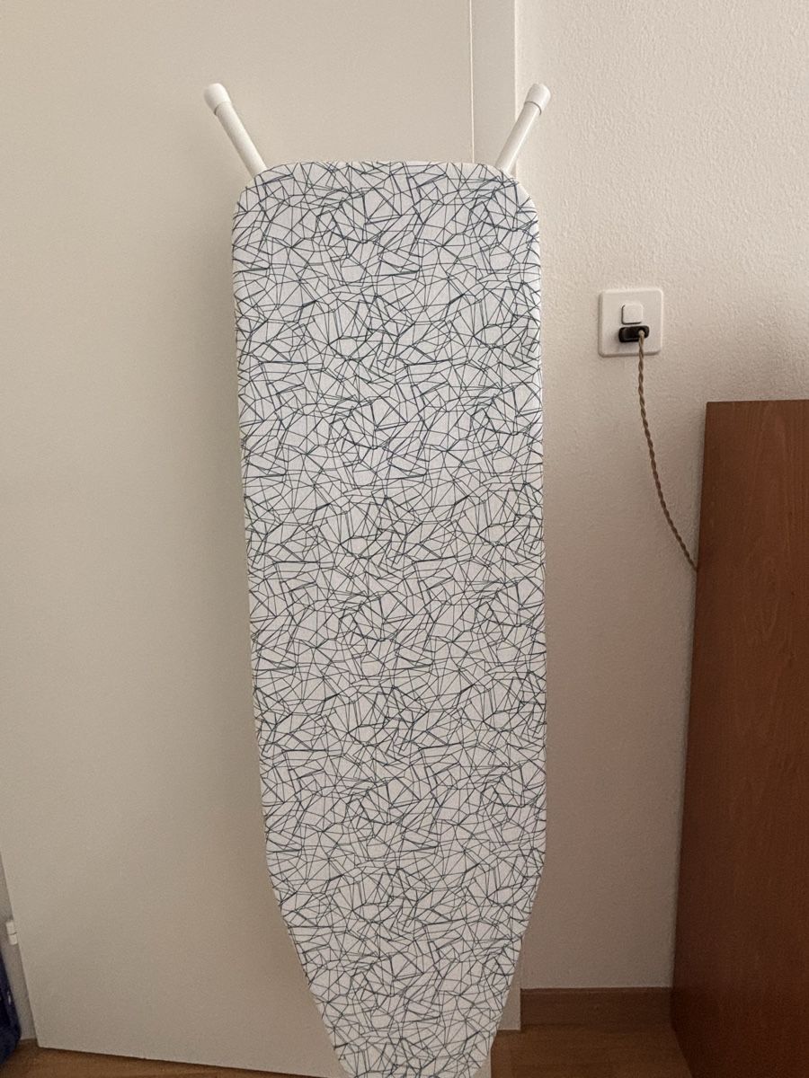 Ikea Assi da stiro: Ikea ruter ironing board – Usato da Zürich venduto da beg_c6l2 1