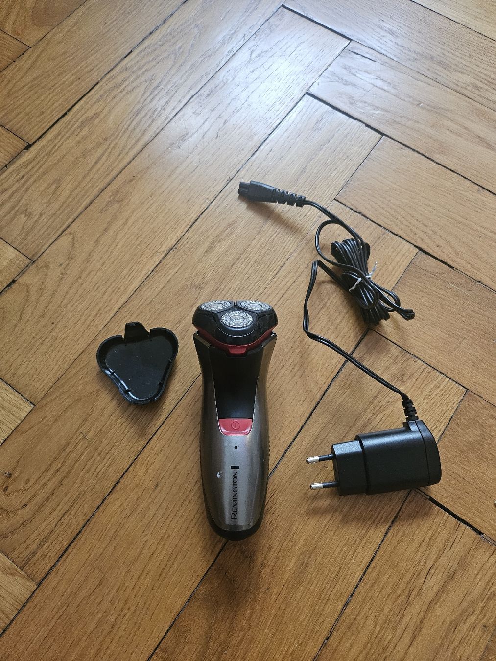 Remington Rasoi & Lamette da barba: Rasoir électrique Remington – Usato da Lausanne venduto da Fredo_Dodo