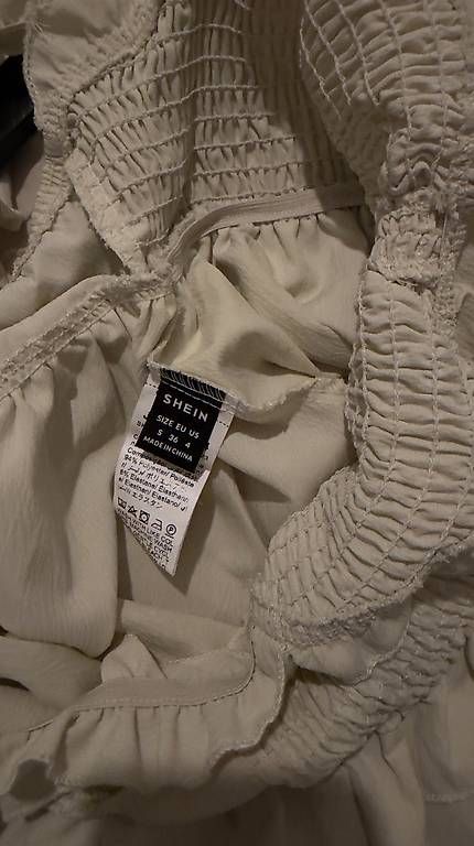 Tops: Top SHEIN écru à volants – Gebraucht aus Biel/Bienne von Cli 2