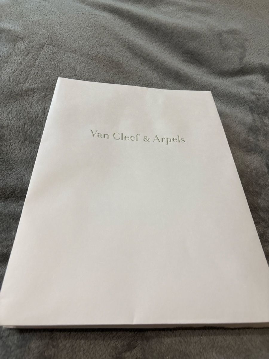 Riviste & Magazine: Van Cleef & Arpels Livre Exposition L'histoire continue – Nuovo e nell'imballaggio originale da Chêne-Bourg venduto da and_66gg 4