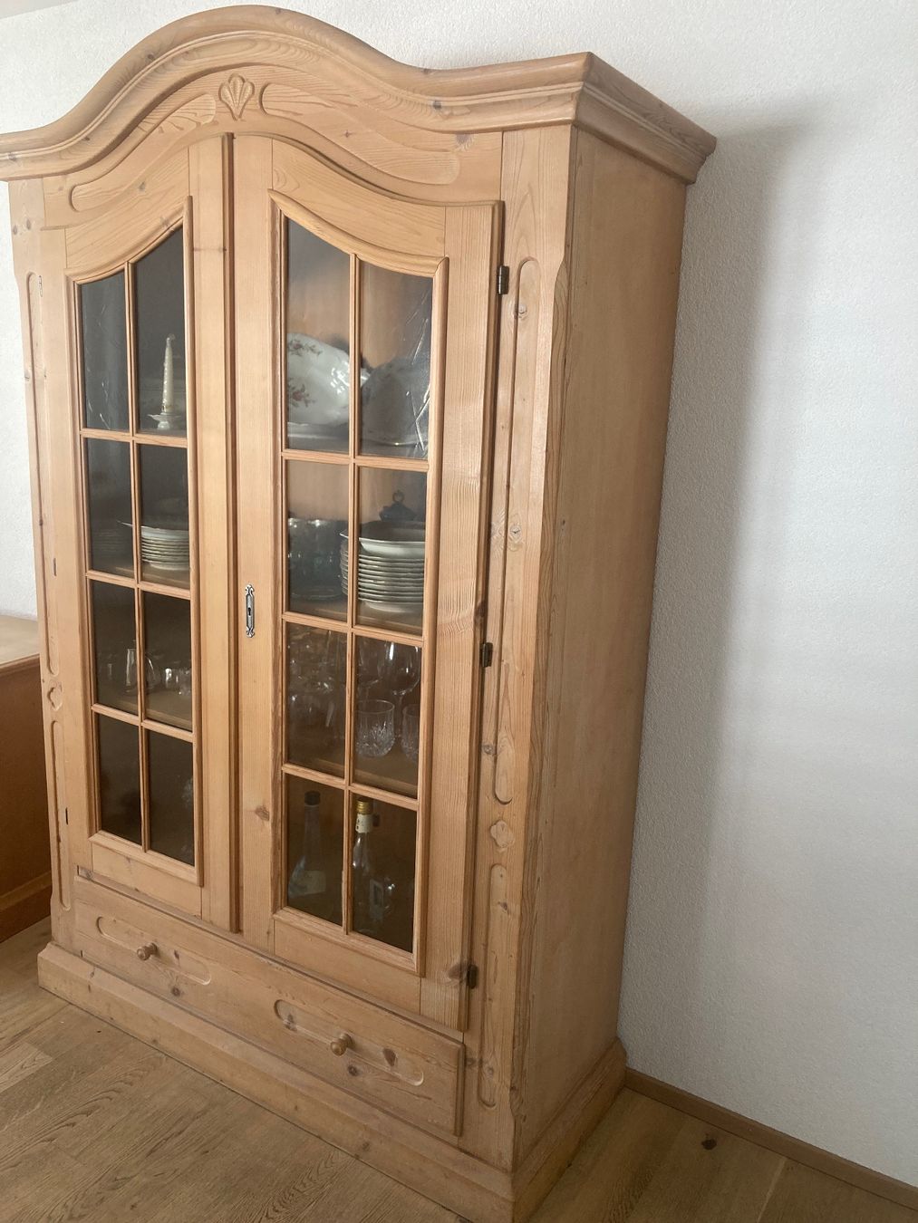 Armadi: Exklusiver Echtholz Schrank – Usato da Flums venduto da Aros 2
