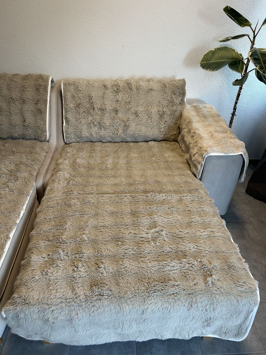 Sofas: 2 Sofas im Set – Beige, exkl. Kuscheldecken – Gebraucht aus Steffisburg von lar_w9mc 2