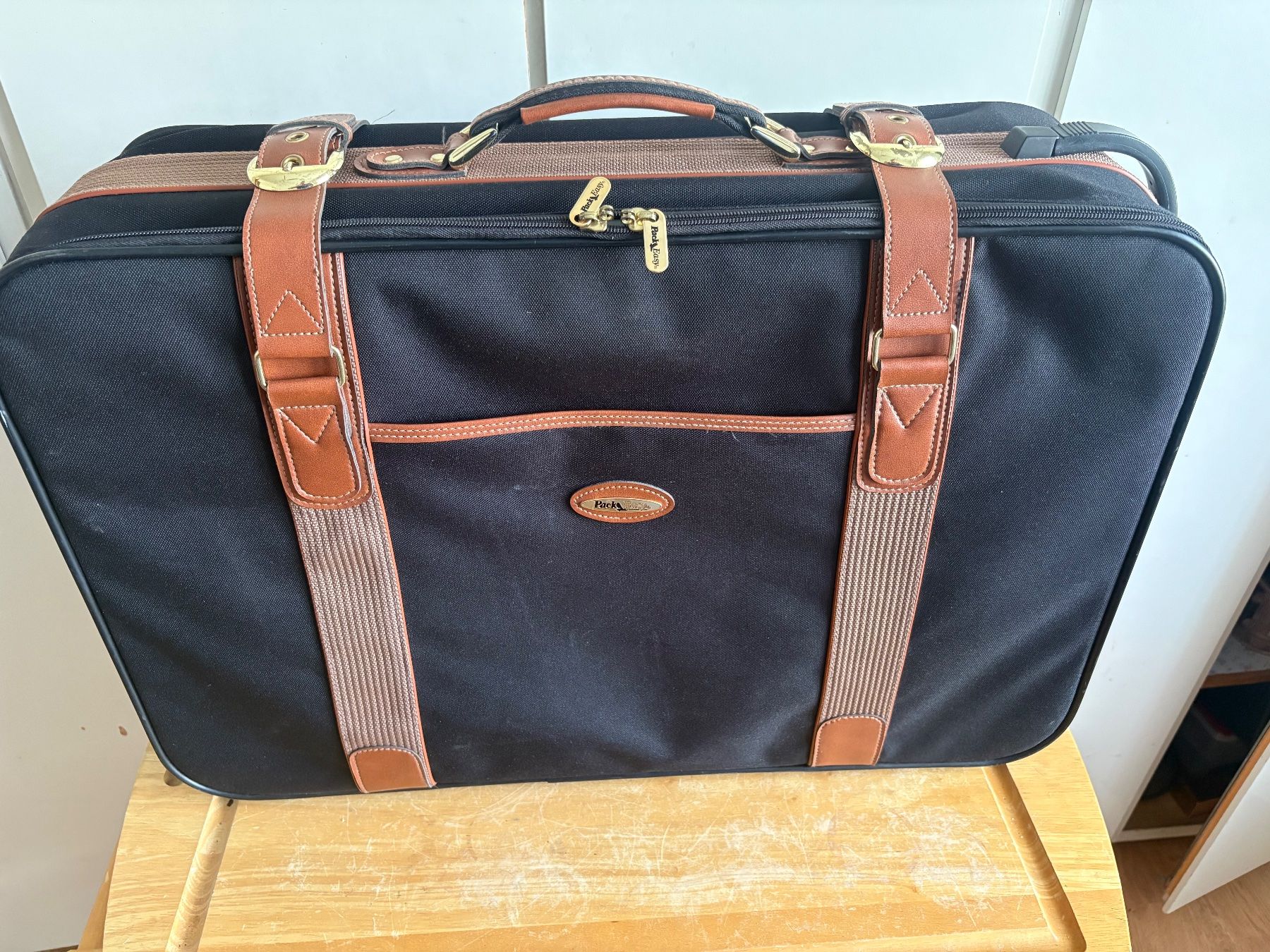 Reisekoffer: Rollkoffer schwarz braun – Gebraucht aus Frick von Rukki