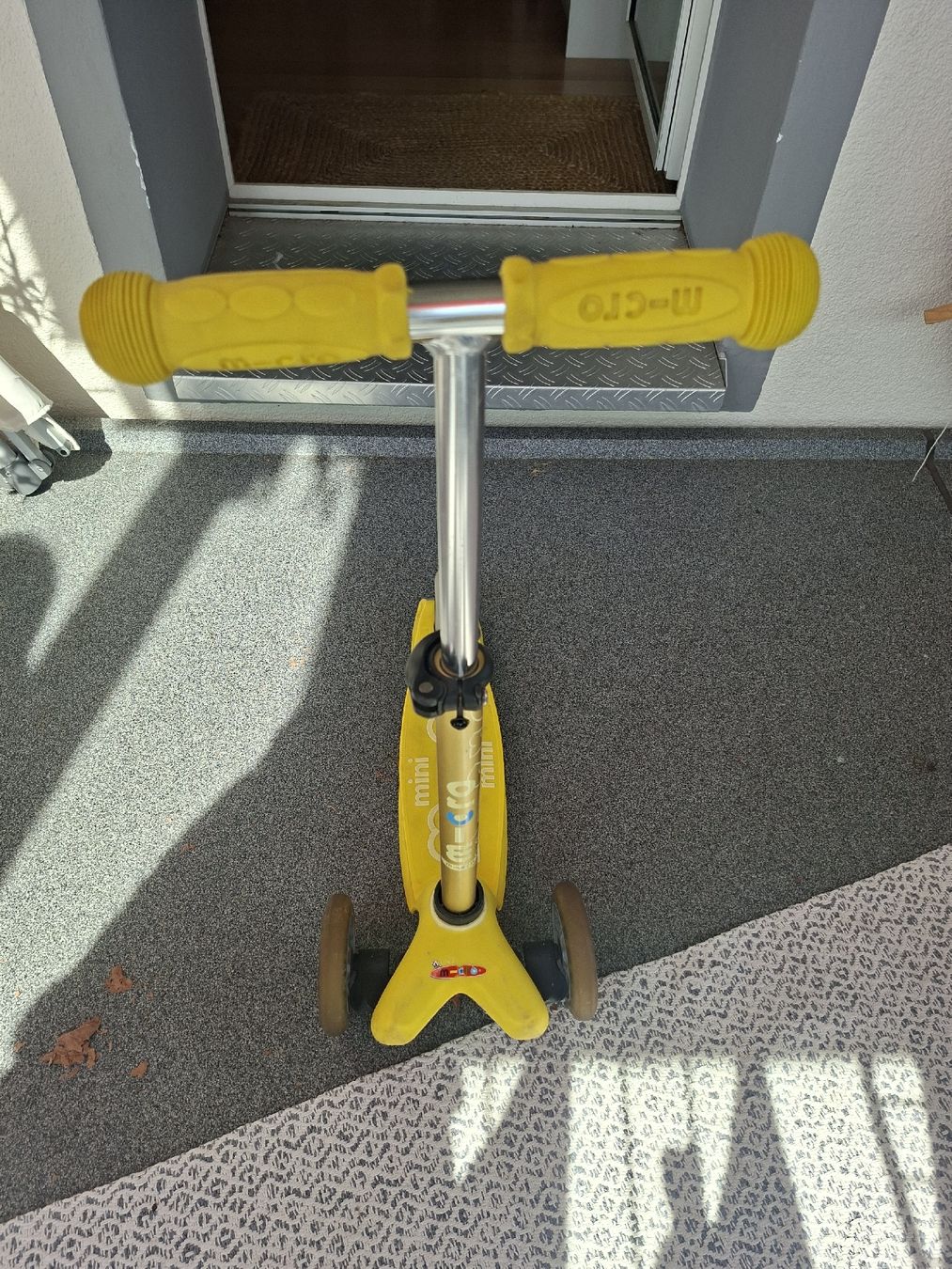 Micro Kickboard: Mini Micro Scooter Yellow – Gebraucht aus Zürich von Schlaef 2