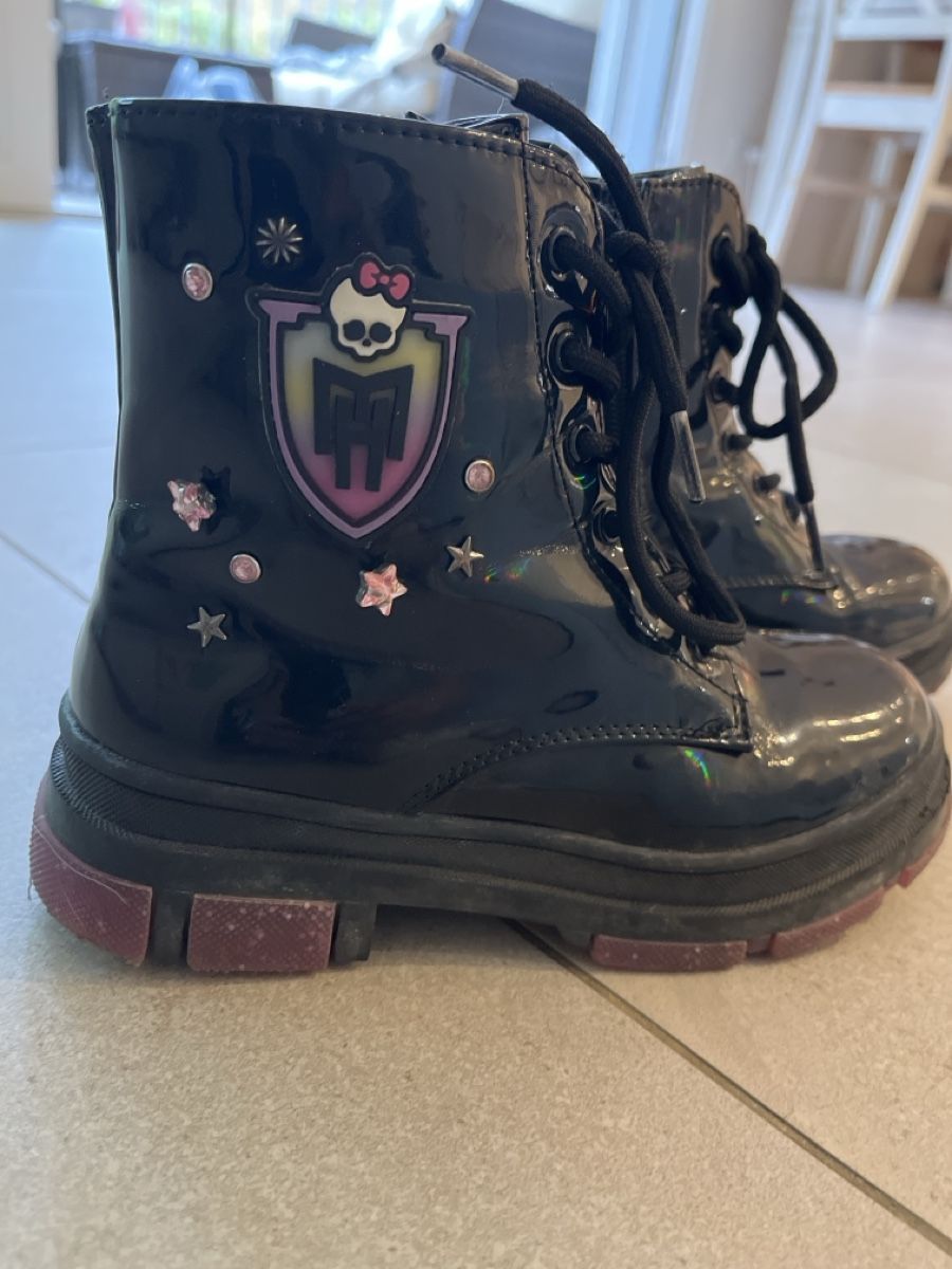 Chaussures filles: Mädchen Boots Monster High Grosse 32 – D'occasion à Turgi par SvetlaM