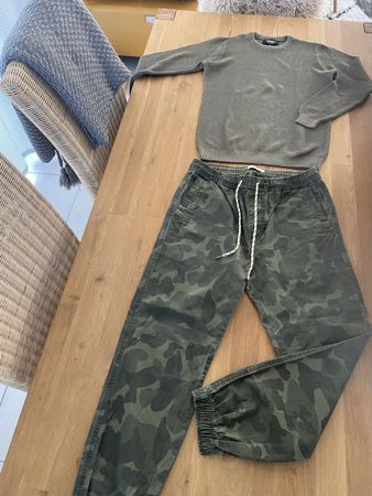 Pullover und Hose Pull&Bear Set oliv Camouflage Grösse S
