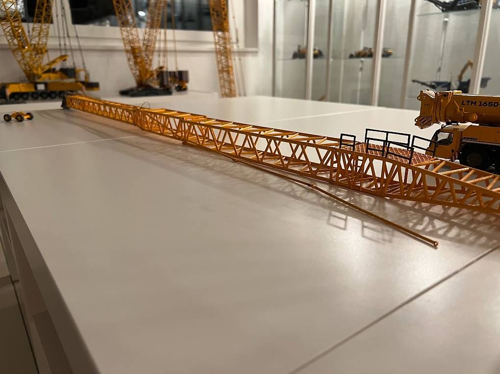 Modellbausätze & Standmodelle: Liebherr LTM 1650 Wippspitze 1:50 – Gebraucht aus Luzern von ald_db9d 2