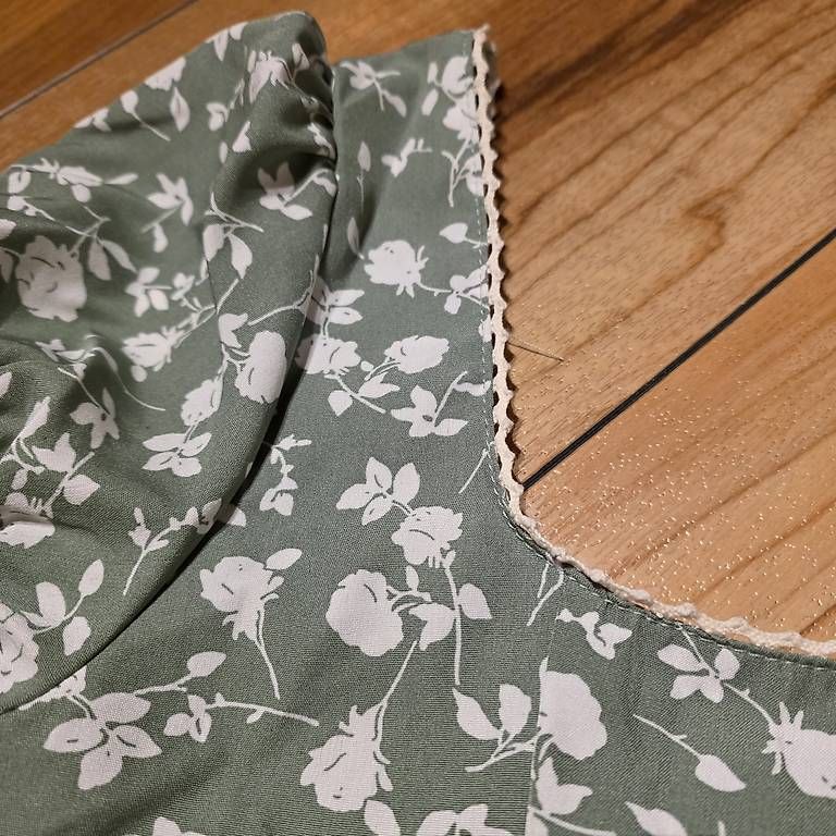 Camicette: Bluse grün weiss mit Blumen XS – Usato da Reichenbach i. K. venduto da likki07 2