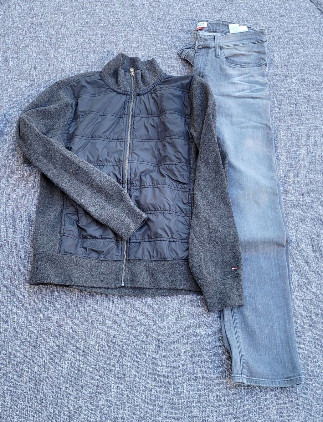 Tommy Hilfiger Kleiderpakete: Tommy Hilfiger Jeans + Jacke Gr. L Herr – Gebraucht aus Füllinsdorf von Sunnebliemli7