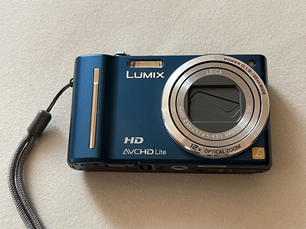 Panasonic Appareil photo: Panasonic Lumix DMC-TZ10 Digitalkamera blau – D'occasion à Affoltern am Albis par mor_v6cg