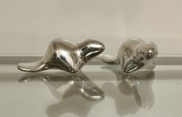 Paire de Figurines castor design en alu,par Hoselton, Canada