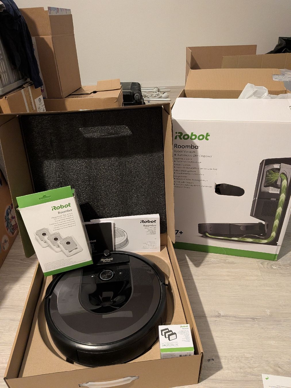 Irobot Aspirapolveri & Accessori: iRobot Roomba i7+ Robot Vacuum with Clean Base – Usato da Affoltern am Albis venduto da golem12 1