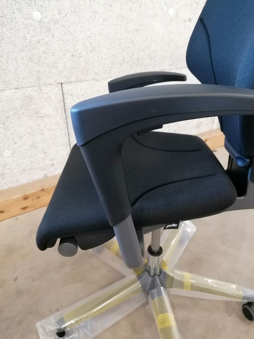 Giroflex Sedie: Bürodrehstuhl Giroflex 64-3078 – Nuovo e nell'imballaggio originale da Schleitheim venduto da Hotpoyo 1