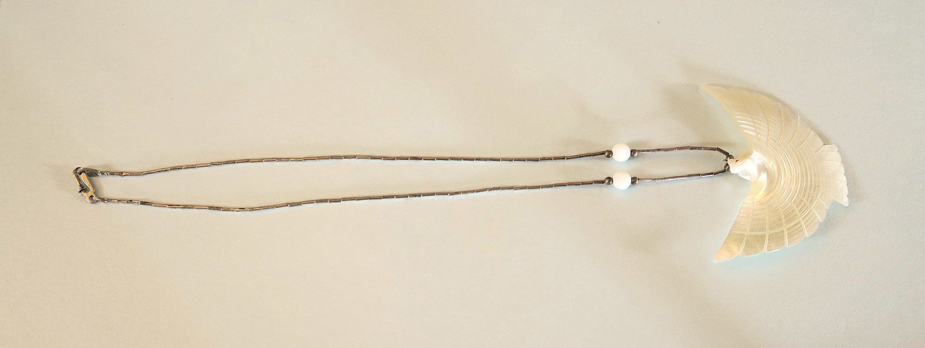 Catenine: Halskette mit Vogel Anhänger Perlmutt – Usato da Brittnau venduto da marlenestone 2