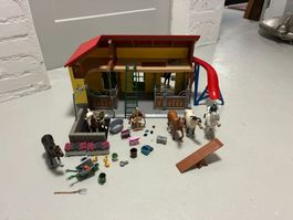 Schleich-Pferdestall inklusiv 6 Pferde