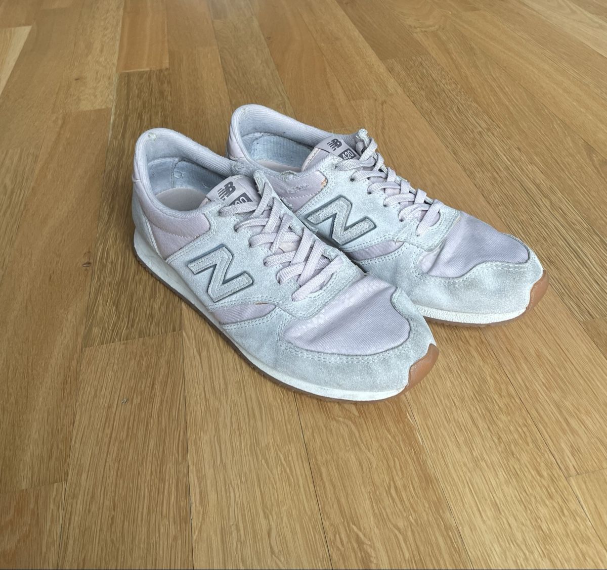 New Balance Herrenschuhe: rosa/graue New Balance 420, Gr 41.5 – Gebraucht aus Bern von AnnaS13