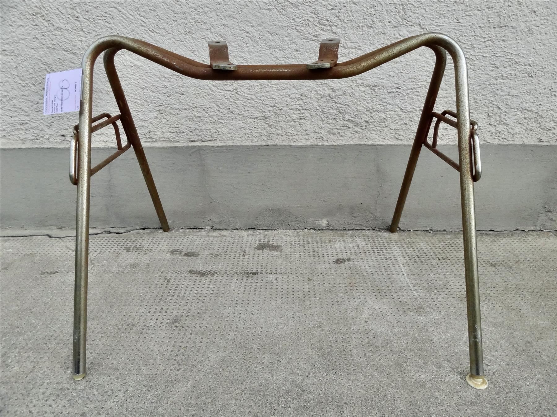 Eames Stühle: Eames Side Chair Base Stacking Base – Gebraucht aus Kerzers von bottlesandboxes 4