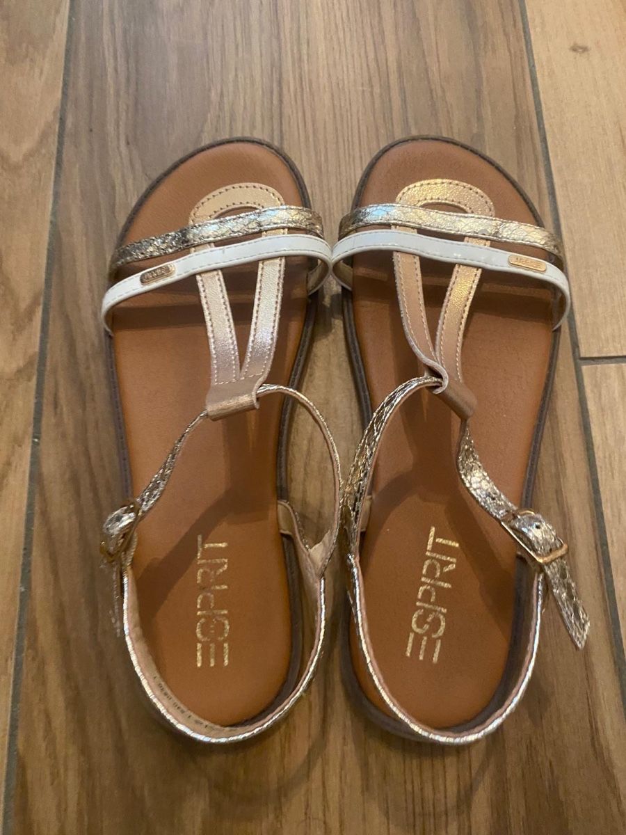 Scarpe per ragazze: Sandalen für Mädchen Gr35 – Usato da Hinwil venduto da jua_t8vd