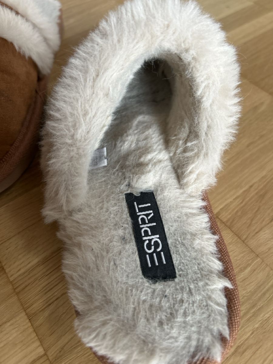 Bekleidung: Hausschuhe Esprit Grösse 37 – Gebraucht aus Maur von Cambrino 2