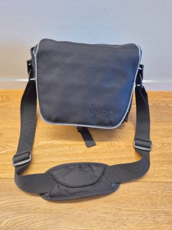 NIKON Kamera Schultertasche (gross, Volumen ca. 6l)