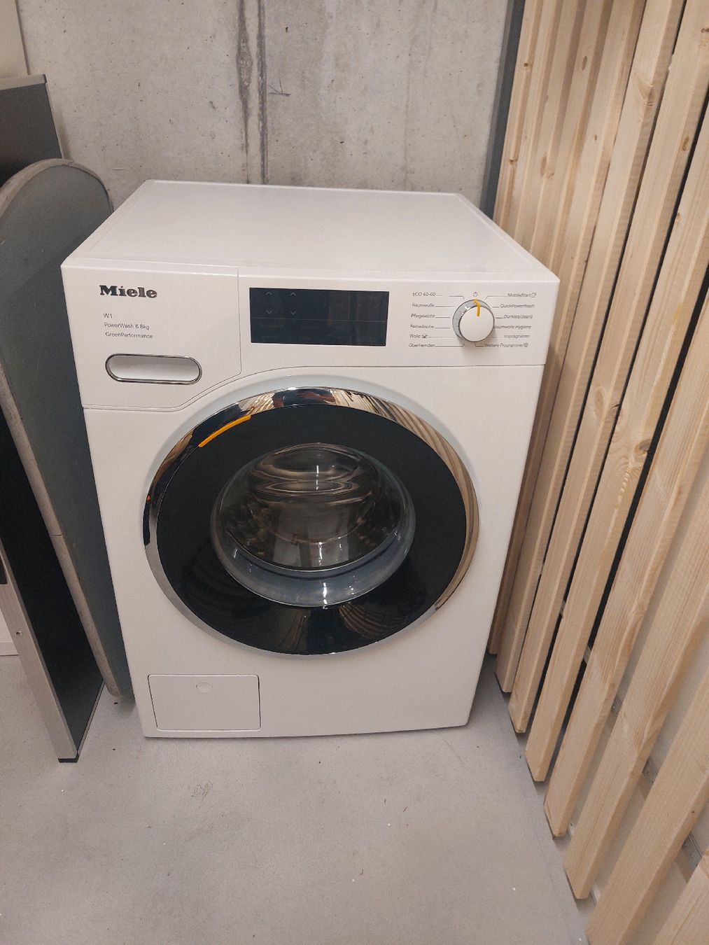 Miele Machines à laver: Miele Waschmaschine WWE360 WPS – D'occasion à Niederhasli par har_2bpb
