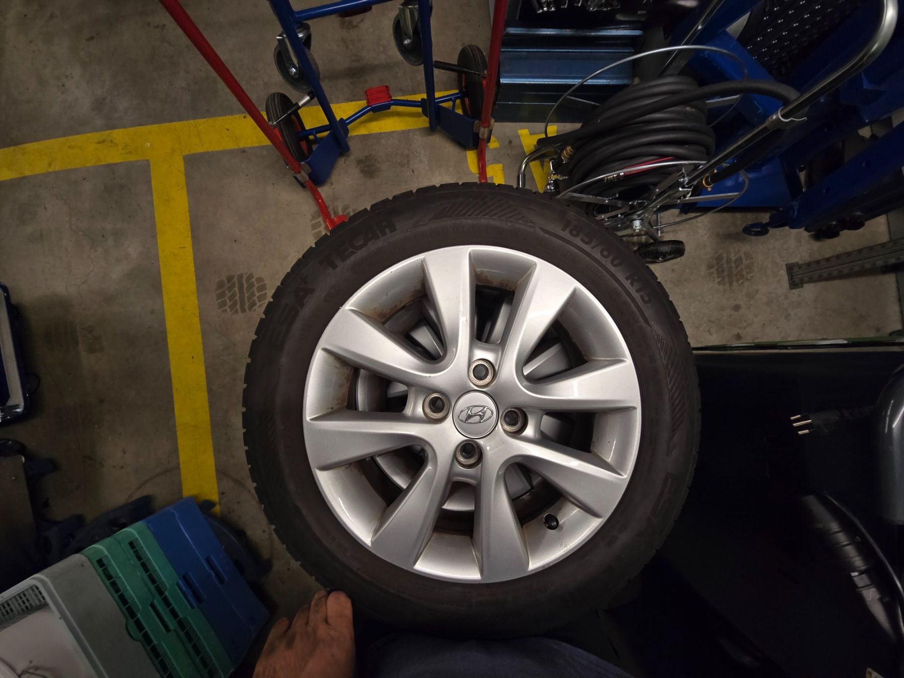 Hyundai Pneus & Kompletträder: Hyundai i20 Sommerräder – Gebraucht aus Fislisbach von adnan.arshad84