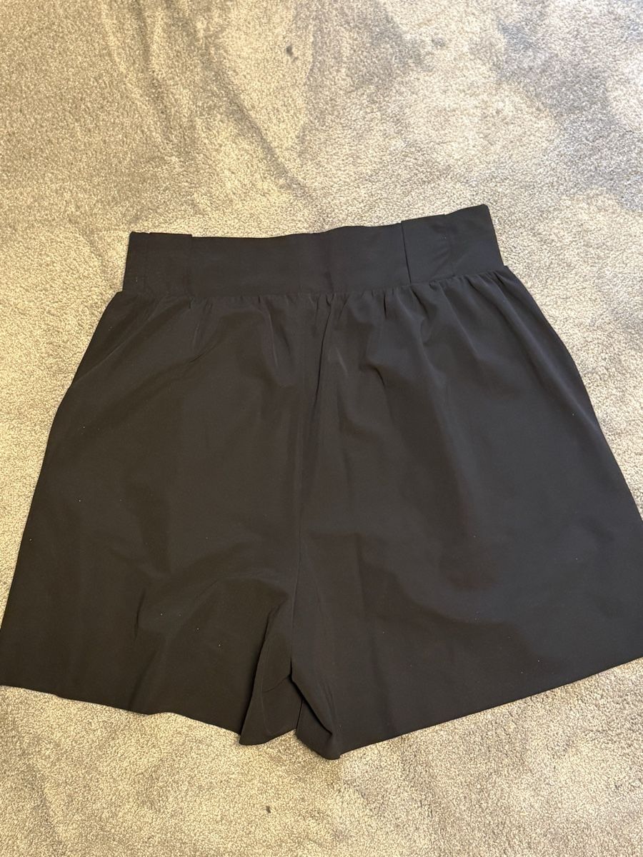 Ina Kess Pantaloni: Ina Kess Shorts schwarz Grösse S – Usato da Wettswil venduto da Harmony83 2