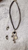 Schmuckset in Grautönen