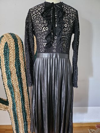 Schwarzes Spitzenkleid von Zara, Gr. M